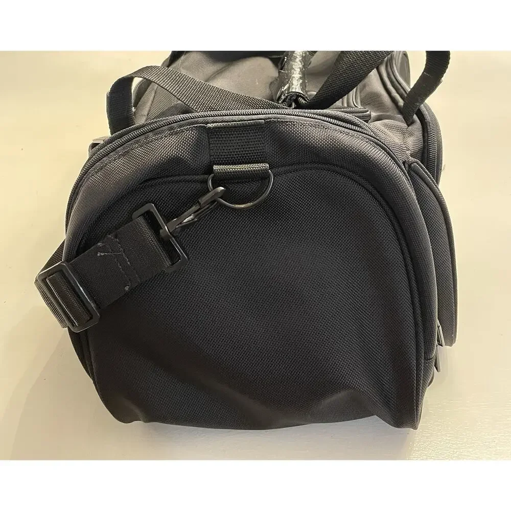 SIGG Swiss Luggage Duffle Travel Bag Heavy Construction Clean Good Zippers Black